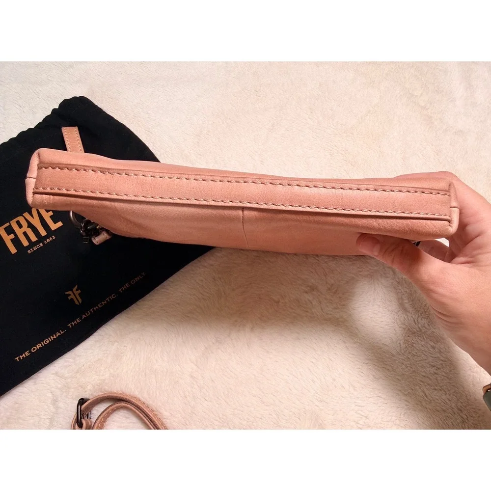 Frye Melissa Leather Crossbody Wristlet Clutch Tan Beige Bag with Dust Bag - Picture 7 of 9